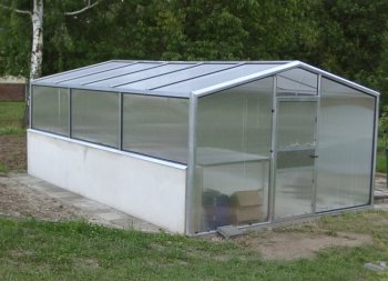 fertiges Gewächshaus